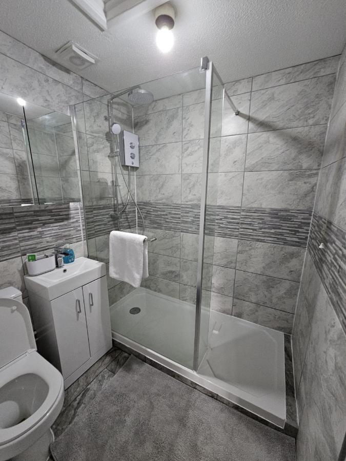 Entire Spacious Modern One Bedroom House Swindon Eksteriør billede