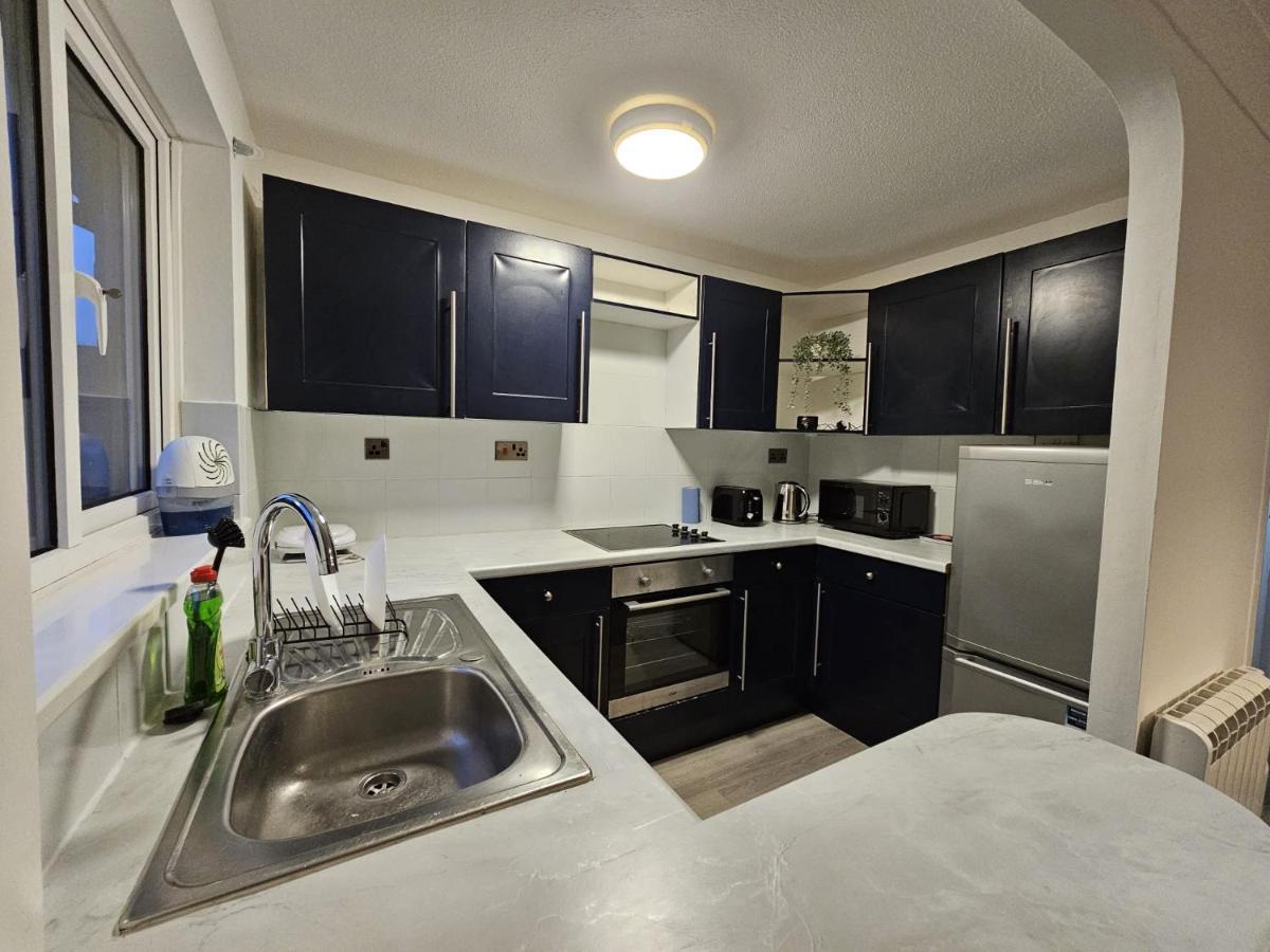 Entire Spacious Modern One Bedroom House Swindon Eksteriør billede